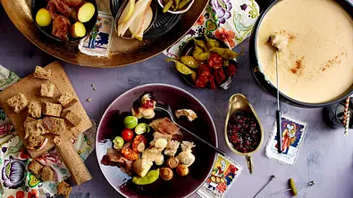 Käsefondue mit allem Drum und Dran Rezept - Foto: LECKER @ Bauer Media Group
