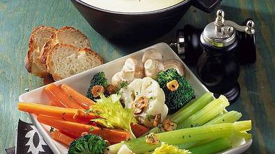 Käsefondue mit Gemüse Rezept - Foto: LECKER @ Bauer Media Group