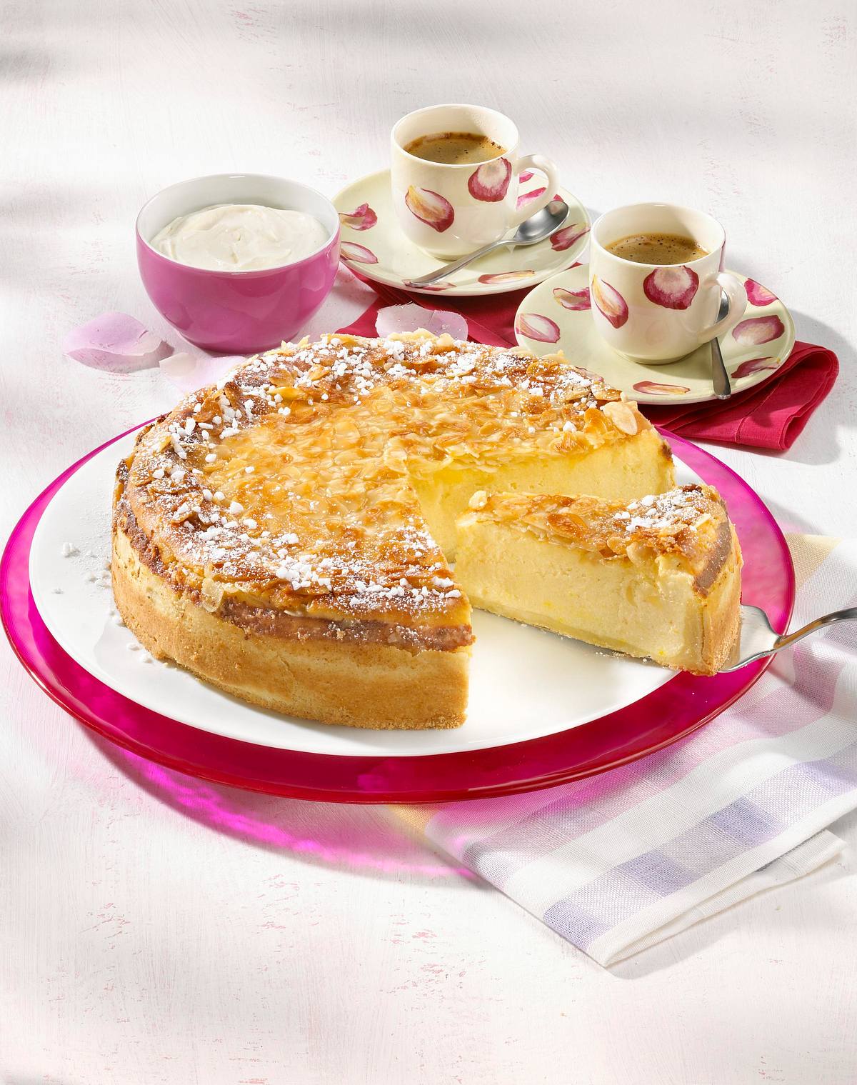 Käsekuchen mit Bienenstichhaube Rezept