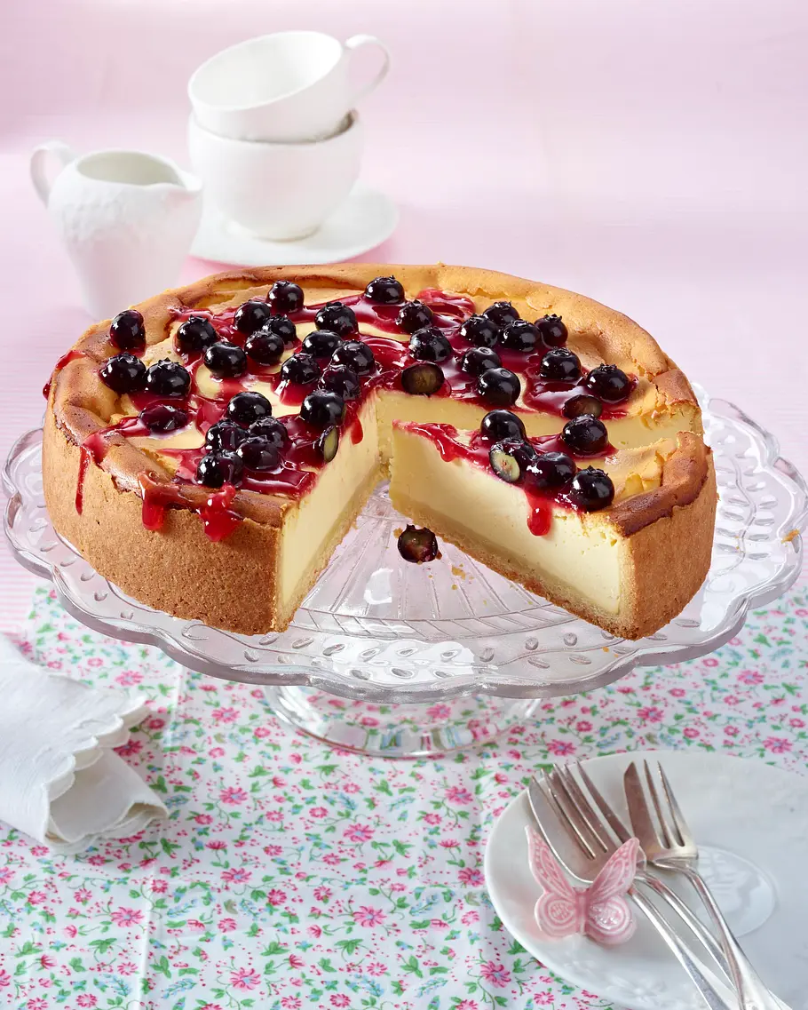 Käsekuchen mit Blaubeer-Topping Rezept