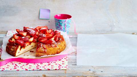Käsekuchen mit Erdbeer-Topping Rezept - Foto: House of Food / Bauer Food Experts KG