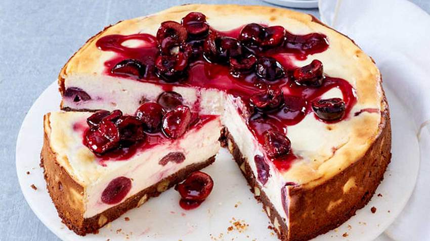 Käsekuchen mit Kirschen Rezept - Foto: House of Food / Bauer Food Experts KG