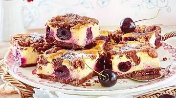 Käsekuchen mit Kirschen und Schokostreuseln Rezept - Foto: LECKER @ Bauer Media Group Käsekuchen mit Kirschen und Schokostreuseln Rezept - Foto: LECKER @ Bauer Media Group