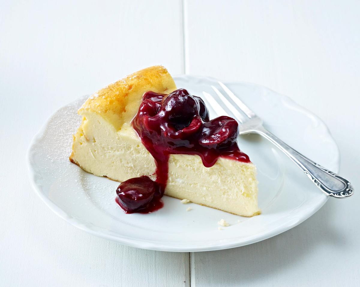 Käsekuchen mit Kirschkompott Rezept