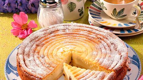 Käsekuchen mit Rosinen Rezept - Foto: Maass