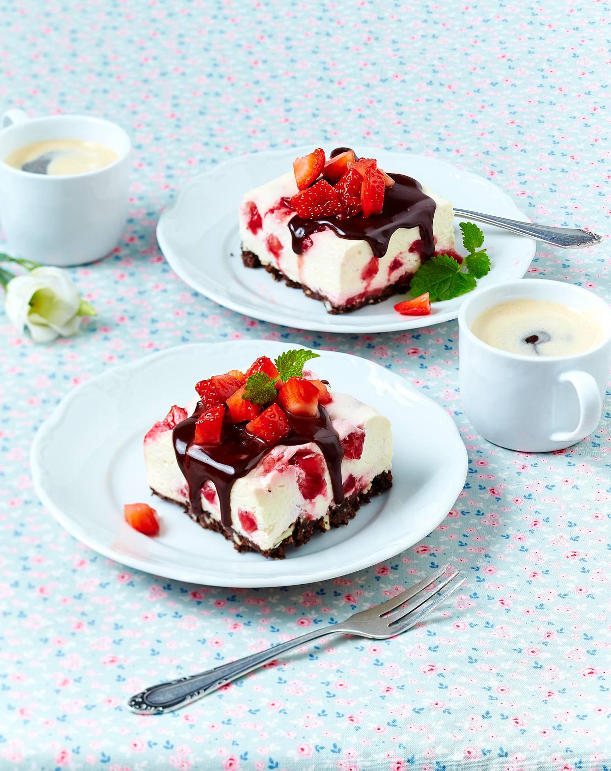 Käsekuchen-Schnitten mit Erdbeeren Rezept