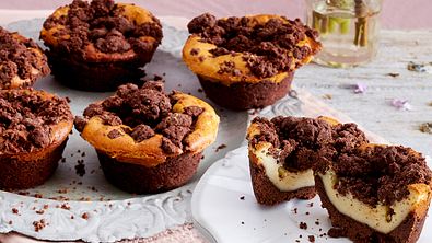 Käsekuchen-Streusel-Muffins Rezept - Foto: LECKER @ Bauer Media Group