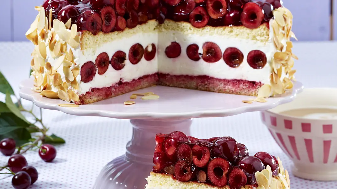 Käsesahne-Kirschtorte Rezept - Foto: LECKER @ Bauer Media Group Käsesahne-Kirschtorte Rezept - Foto: LECKER @ Bauer Media Group