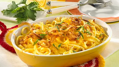Käsespätzle mit Röstzwiebeln Rezept - Foto: LECKER @ Bauer Media Group