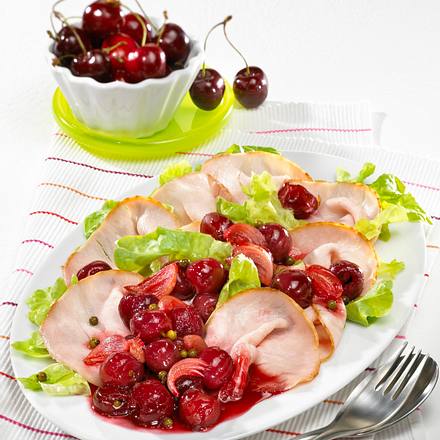 Kasseler-Carpaccio mit Kirsch-Pfeffersoße Rezept Kasseler-Carpaccio mit Kirsch-Pfeffersoße Rezept