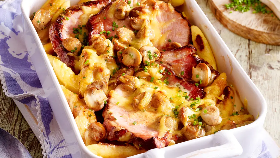 Kasseler-Champignon-Auflauf mit Schupfnudeln Rezept - Foto: LECKER @ Bauer Media Group Kasseler-Champignon-Auflauf mit Schupfnudeln Rezept - Foto: LECKER @ Bauer Media Group