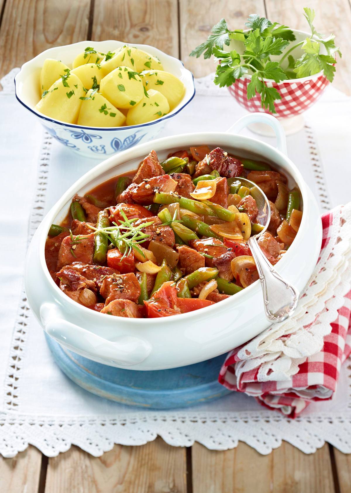 Kasseler-Gulasch mit Bohnen und Tomaten Rezept