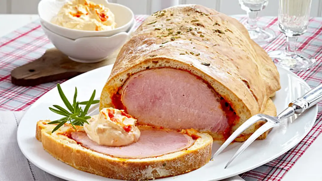 Kasseler im Pizzabrot Rezept - Foto: LECKER @ Bauer Media Group Kasseler im Pizzabrot Rezept - Foto: LECKER @ Bauer Media Group
