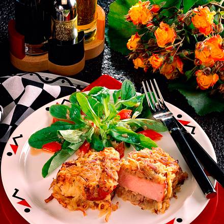Kasseler in Kartoffel-Apfelkruste mit Feldsalat Rezept Kasseler in Kartoffel-Apfelkruste mit Feldsalat Rezept