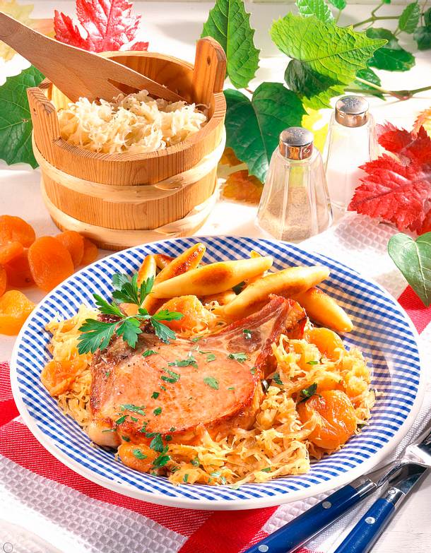 Kasseler Kotelett Im Backofen Wie Lange Kasseler-Kotelett auf Sauerkraut Rezept | LECKER
