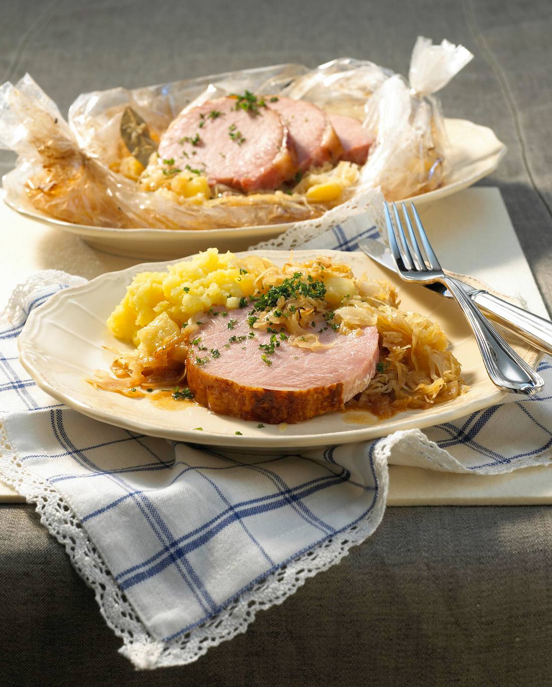 Kasseler mit Ananas-Sauerkraut Rezept | LECKER