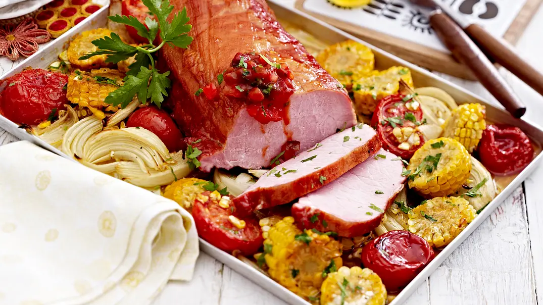 Kasseler mit feuriger Honigglasur und Countrygemüse Rezept - Foto: LECKER @ Bauer Media Group Kasseler mit feuriger Honigglasur und Countrygemüse Rezept - Foto: LECKER @ Bauer Media Group