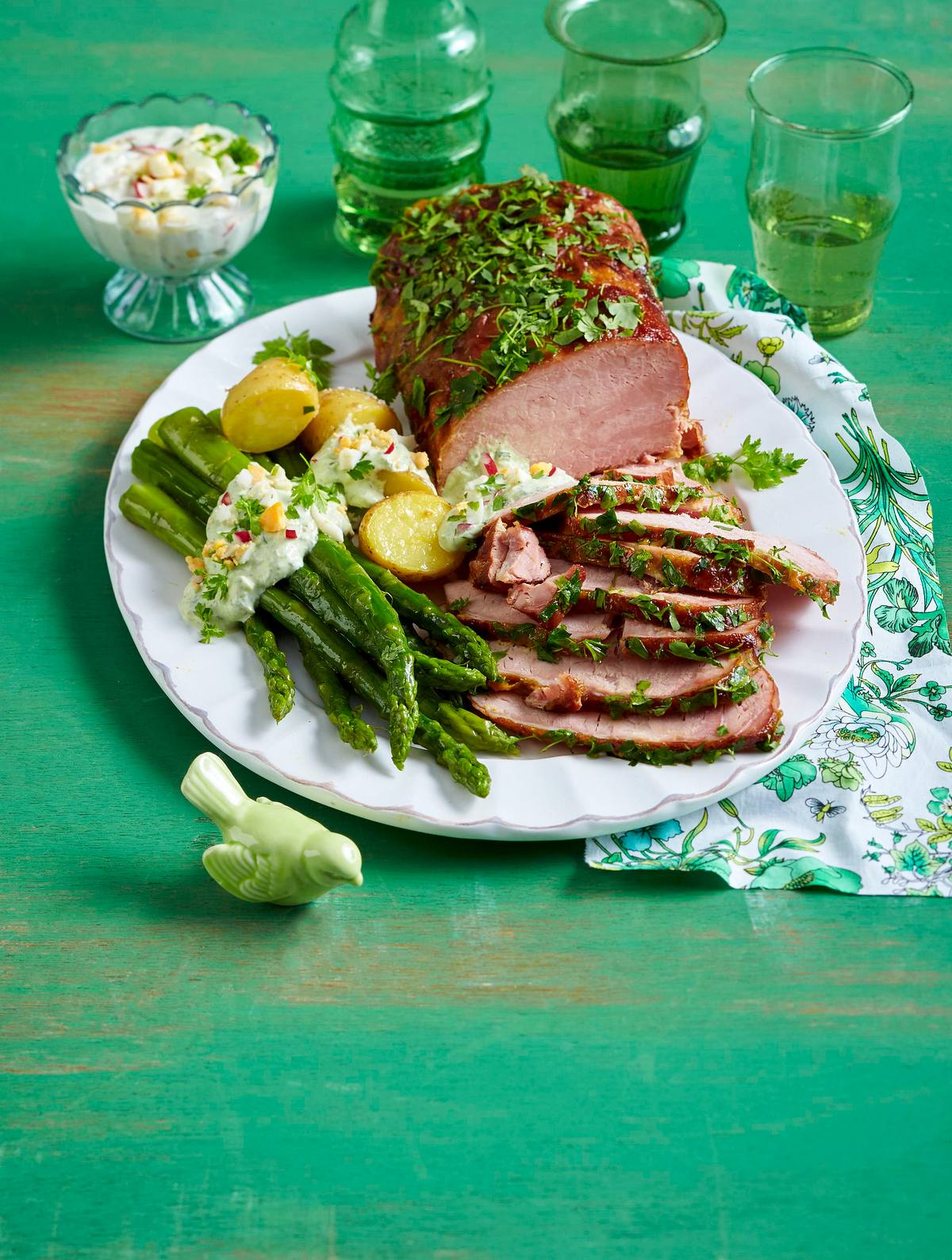 Kasseler mit grüner Soße und Spargel Rezept