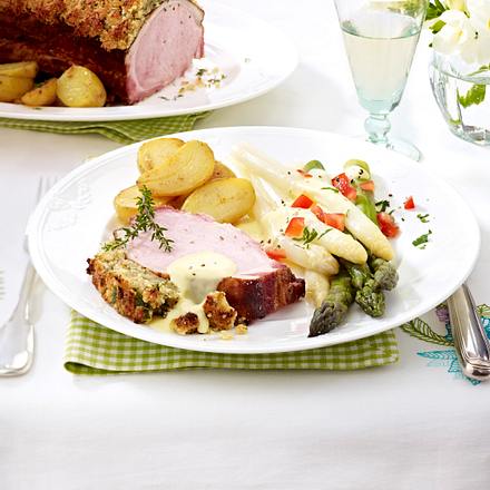 Kasseler mit Macadamia-Kräuterkruste zu Spargel und neuen Kartoffeln Rezept Kasseler mit Macadamia-Kräuterkruste zu Spargel und neuen Kartoffeln Rezept