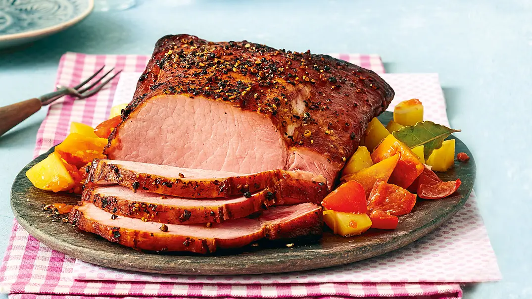Kasseler mit Pfefferkruste aus dem Bratschlauch Rezept - Foto: LECKER @ Bauer Media Group Kasseler mit Pfefferkruste aus dem Bratschlauch Rezept - Foto: LECKER @ Bauer Media Group