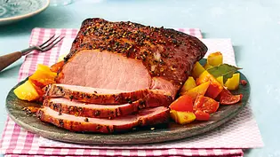 Kasseler mit Pfefferkruste aus dem Bratschlauch Rezept - Foto: LECKER @ Bauer Media Group Kasseler mit Pfefferkruste aus dem Bratschlauch Rezept - Foto: LECKER @ Bauer Media Group