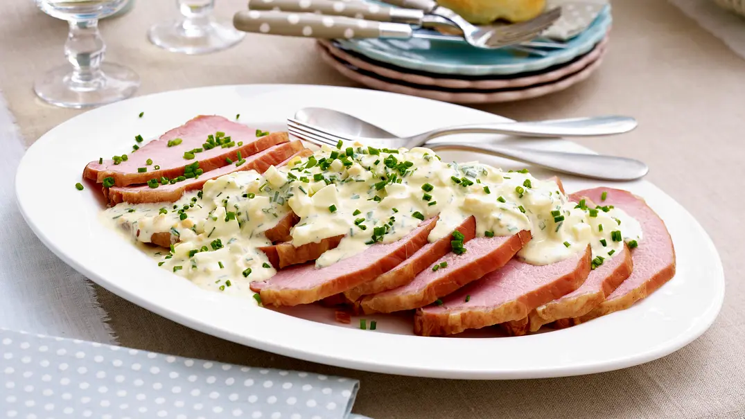 Kasseler mit Schnittlauchsoße Rezept - Foto: LECKER @ Bauer Media Group Kasseler mit Schnittlauchsoße Rezept - Foto: LECKER @ Bauer Media Group