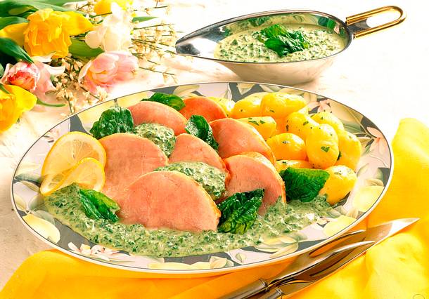 Kasseler mit Spinatsoße, Kartoffeln und Lauchzwiebeln Rezept Kasseler mit Spinatsoße, Kartoffeln und Lauchzwiebeln Rezept