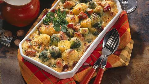 Kasseler-Rosenkohl-Auflauf Rezept - Foto: House of Food / Bauer Food Experts KG
