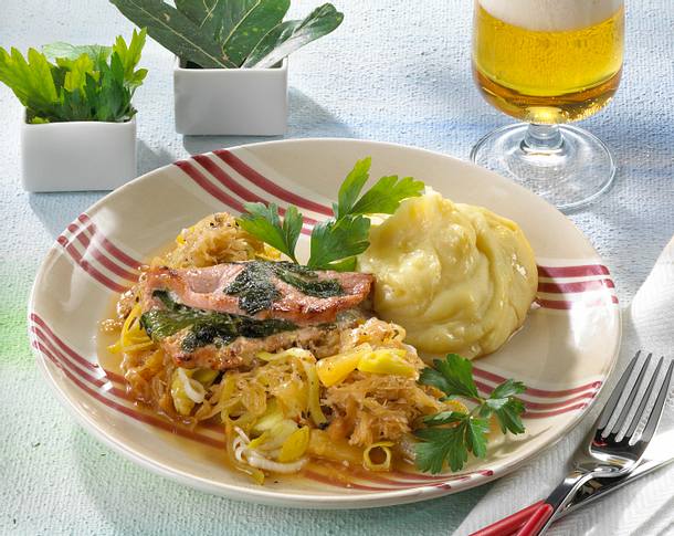 Kasseler-Saltimbocca mit Sauerkraut Rezept Kasseler-Saltimbocca mit Sauerkraut Rezept