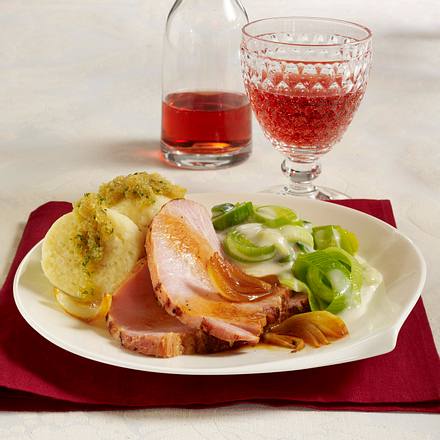 Kasselerbraten mit Porreerahm Rezept Kasselerbraten mit Porreerahm Rezept