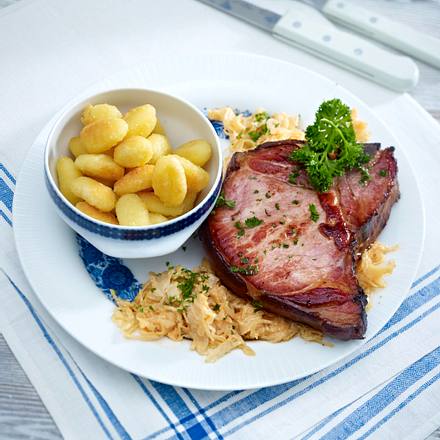 Kasselerkotelett auf Sambalkraut Rezept Kasselerkotelett auf Sambalkraut Rezept