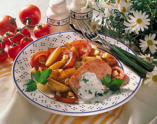 Kasselerkotelett mit Kartoffel-Tomaten-Gemüse Rezept