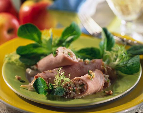 Kasselerröllchen mit Waldorfsalat Rezept Kasselerröllchen mit Waldorfsalat Rezept
