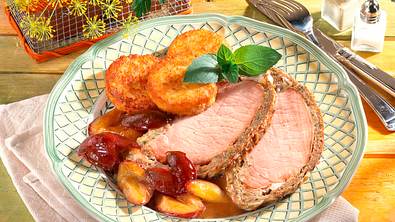 Kasselerrücken mit glasierten Zwetschgen Rezept - Foto: LECKER @ Bauer Media Group