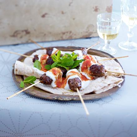 Kebab mit Joghurt und Tomatensoße Rezept