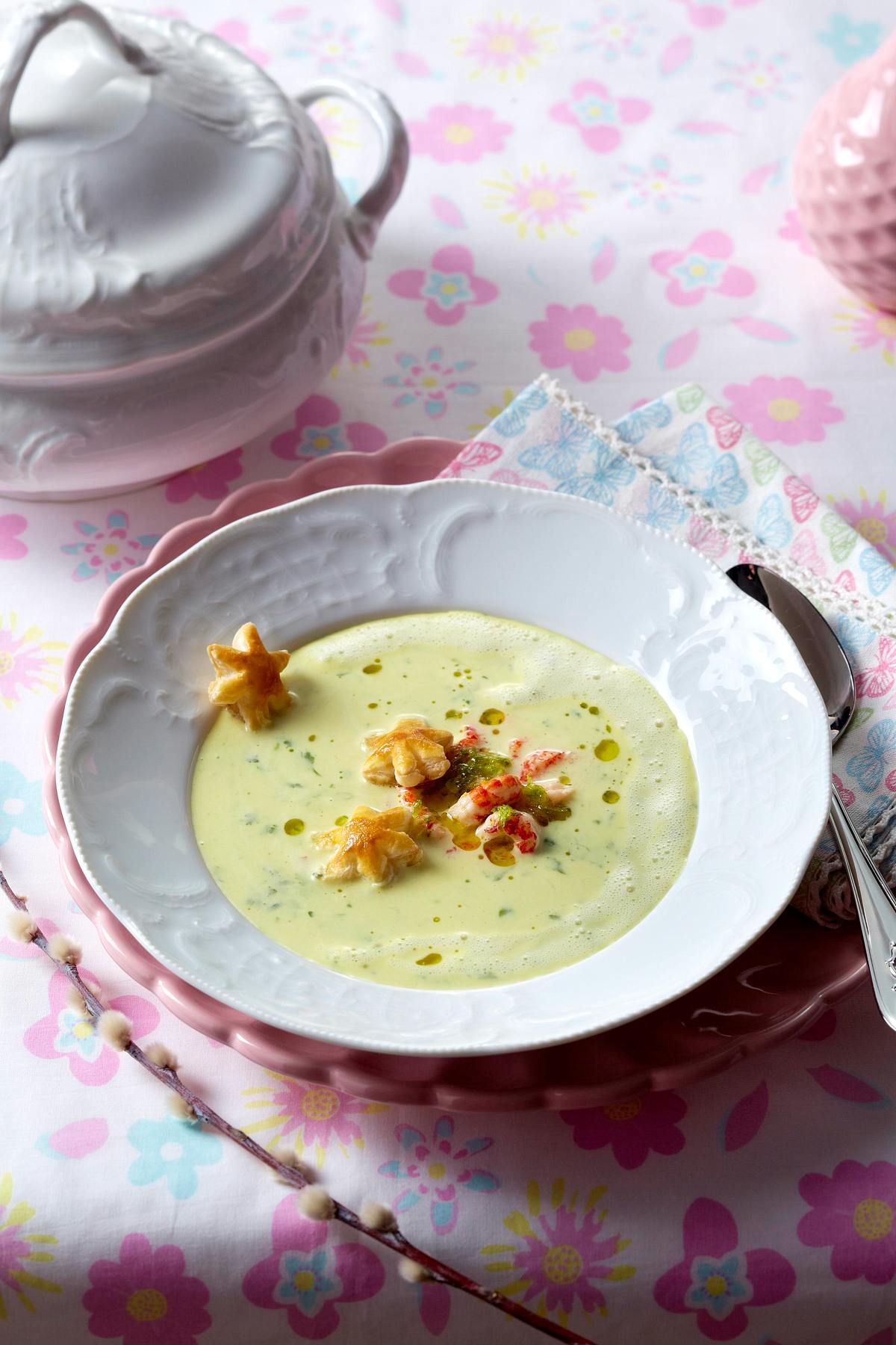 Kerbel-Cremesuppe mit Flusskrebsfleisch Rezept