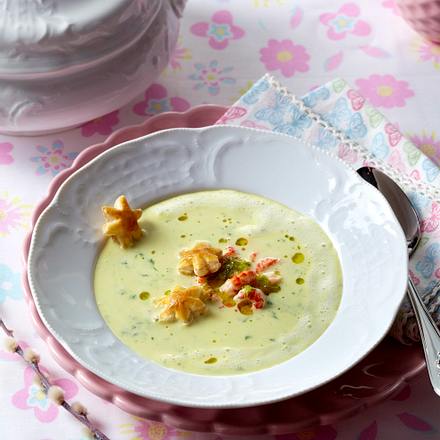 Kerbelsüppchen mit Flusskrebsen und Fleurons Rezept Kerbelsüppchen mit Flusskrebsen und Fleurons Rezept