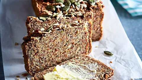 Kerngesundes Kraftkornbrot Rezept - Foto: House of Food / Food Experts KG
