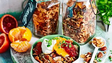 Kerniges Wachmacher-Granola Rezept - Foto: LECKER @ Bauer Media Group