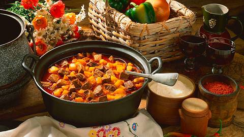 Kesselgulasch Rezept - Foto: House of Food / Bauer Food Experts KG