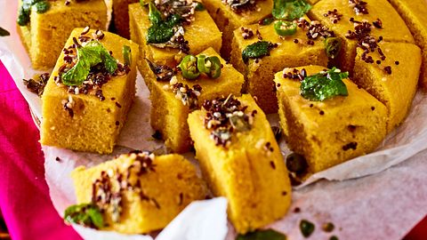 Khaman Dhokla Gedämpfter Grießkuchen   Rezept - Foto: House of Food / Bauer Food Experts KG