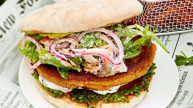 Kichererbsen-Burger mit Avocado Rezept - Foto: LECKER @ Bauer Media Group
