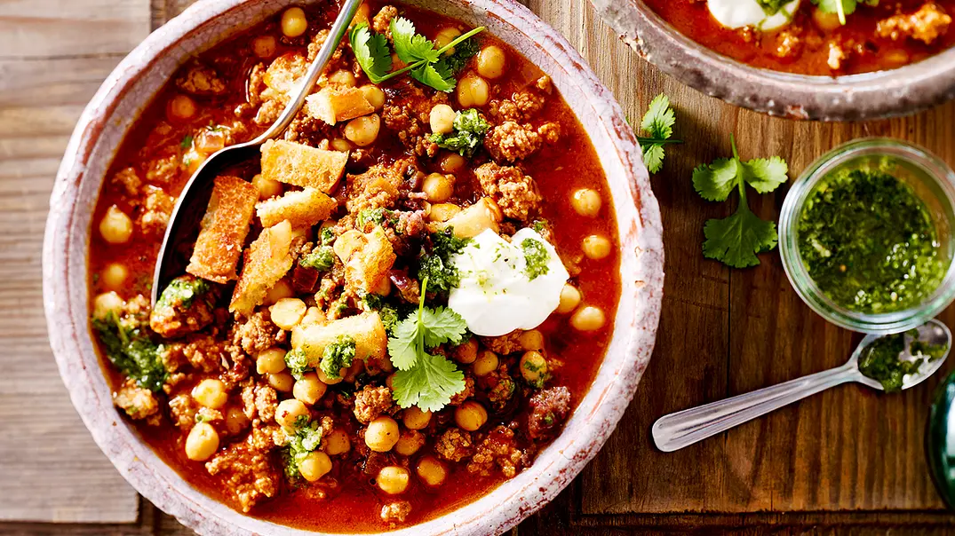 Kichererbsen-Chili mit Koriandersalsa Rezept - Foto: LECKER @ Bauer Media Group