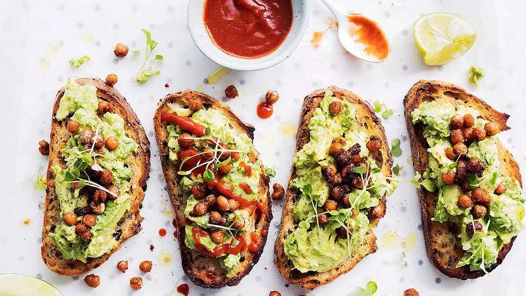 Kichererbsen-Croûton-Vibes fürs Avocado-Brot Rezept - Foto: LECKER @ Bauer Media Group