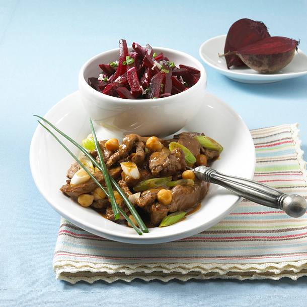 Kichererbsen-Geschnetzeltes mit Rote Bete-Salat (Diät) Rezept Kichererbsen-Geschnetzeltes mit Rote Bete-Salat (Diät) Rezept