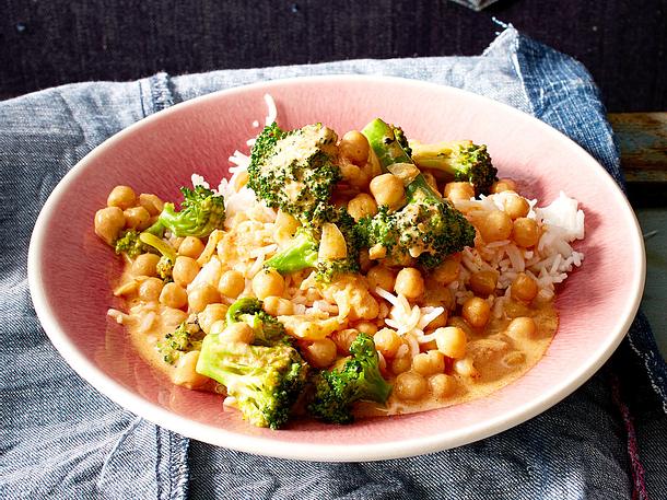 Kichererbsen-Kokos-Topf mit Brokkoli Rezept Kichererbsen-Kokos-Topf mit Brokkoli Rezept