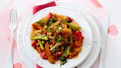 Kichererbsen-Lauch-Gemüse mit Hähnchen Rezept - Foto: LECKER @ Bauer Media Group