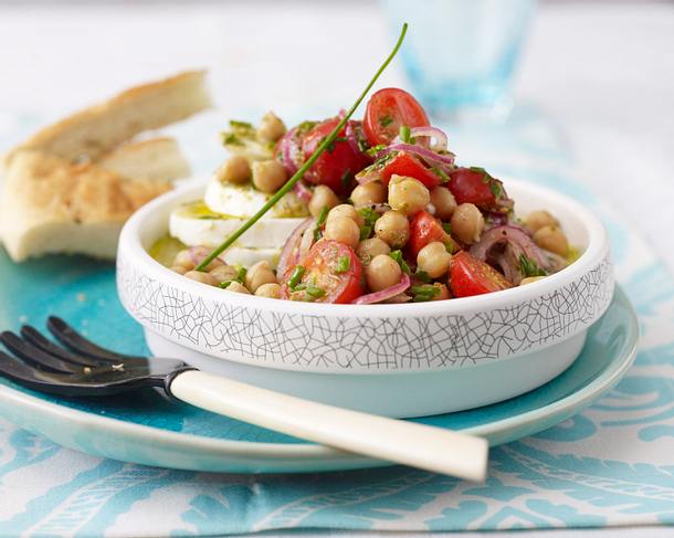 Kichererbsensalat mit Büffel-Mozzarella Rezept Kichererbsensalat mit Büffel-Mozzarella Rezept