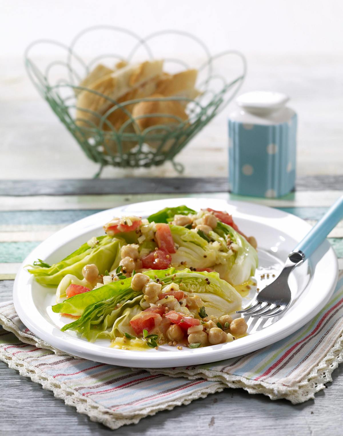 Kichererbsensalat mit Tomaten und Spitzkohl Rezept