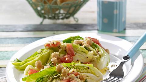 Kichererbsensalat mit Tomaten und Spitzkohl Rezept - Foto: House of Food / Bauer Food Experts KG